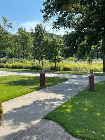 $3,375 | 192 Waubansee Road, Riverside, IL 60546