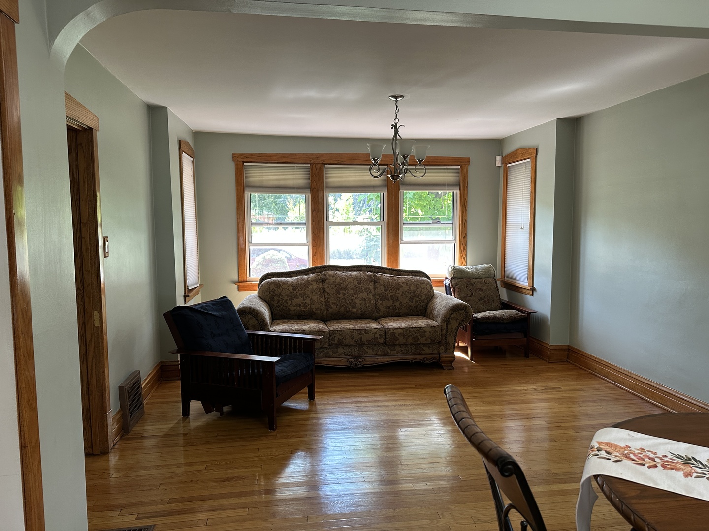 192 Waubansee Road Riverside, IL 60546 - Photo 4 of 19 a living room with furniture and a chandelier