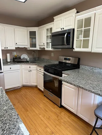 $3,375 | 192 Waubansee Road, Riverside, IL 60546