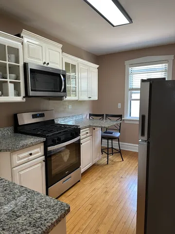 $3,400 | 192 Waubansee Road, Riverside, IL 60546