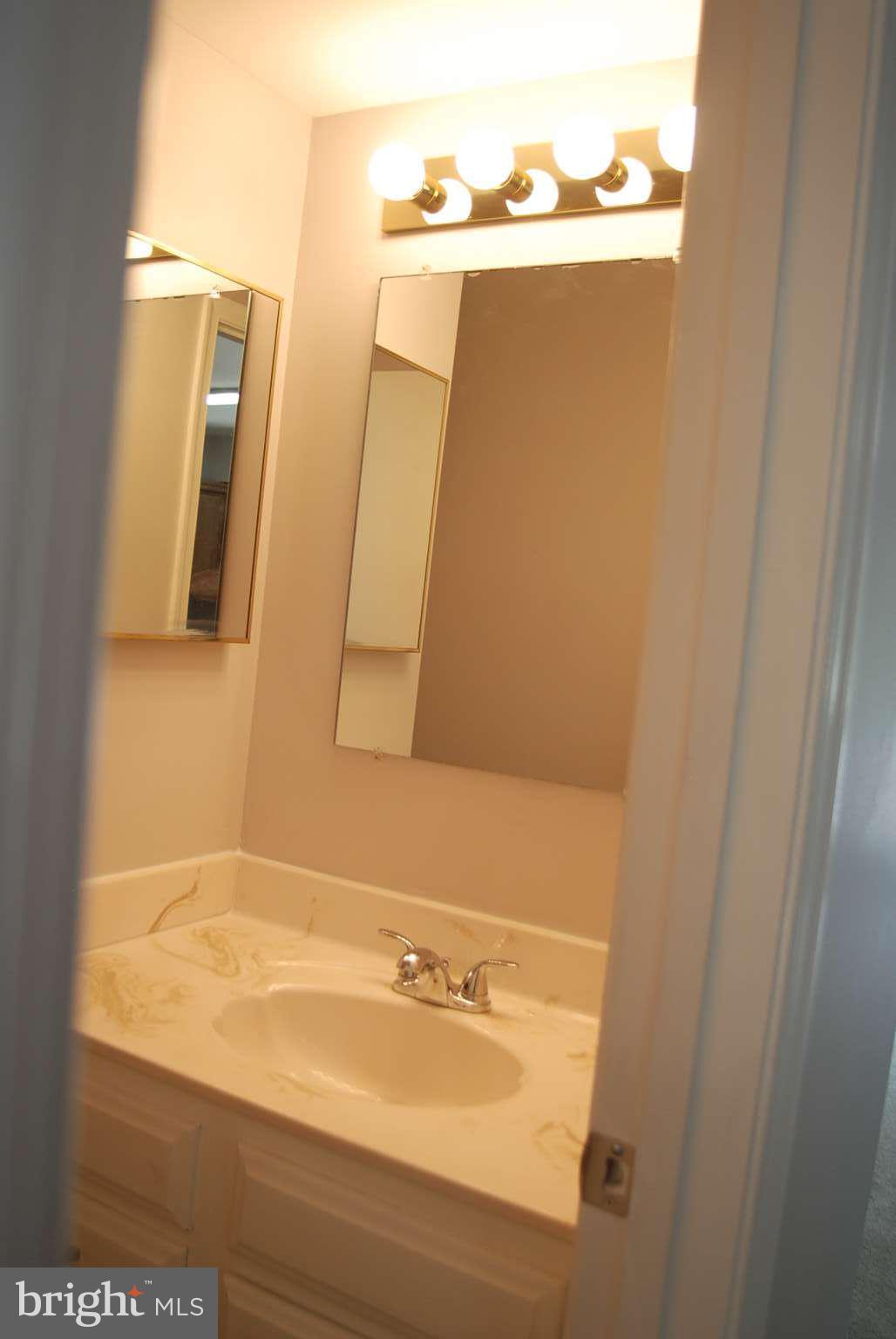 15051 Travert Way Silver Spring, MD 20906 - Photo 10 of 44