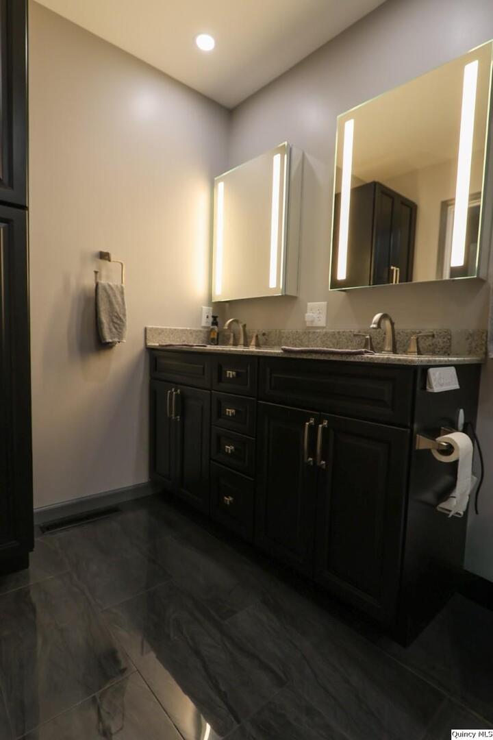 3904 Abbey Ridge Court Quincy, IL 62305 - Photo 21 of 33