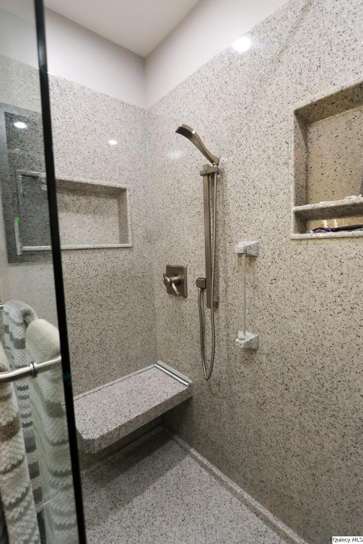 3904 Abbey Ridge Court Quincy, IL 62305 - Photo 22 of 33