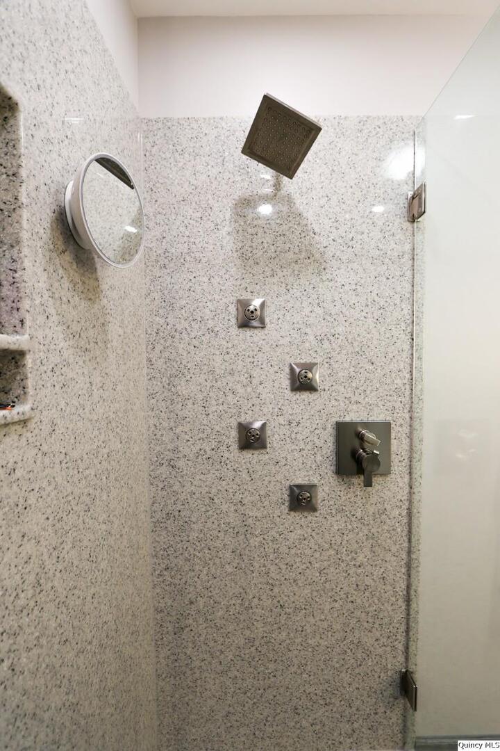 3904 Abbey Ridge Court Quincy, IL 62305 - Photo 23 of 33