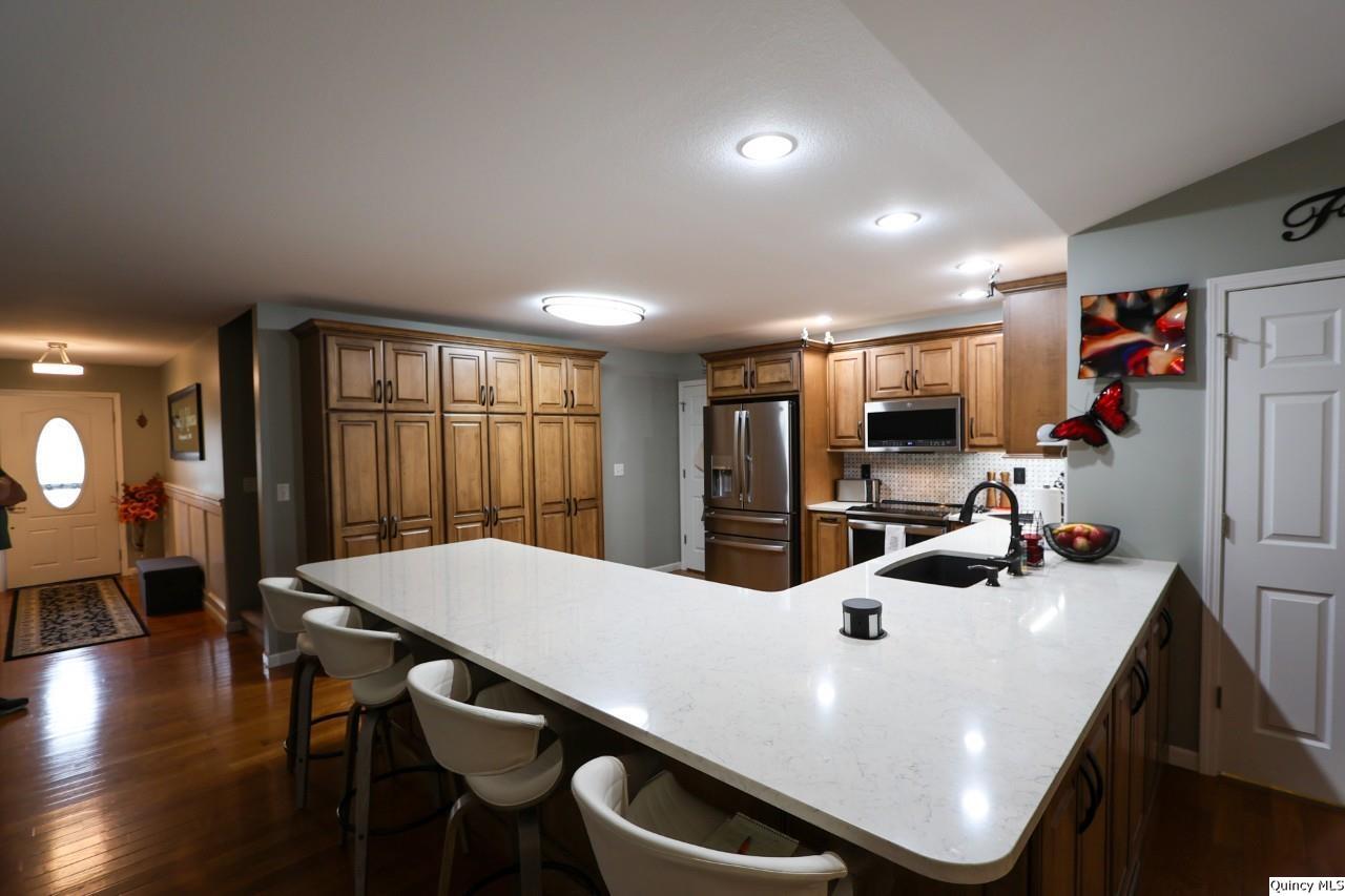 3904 Abbey Ridge Court Quincy, IL 62305 - Photo 5 of 33