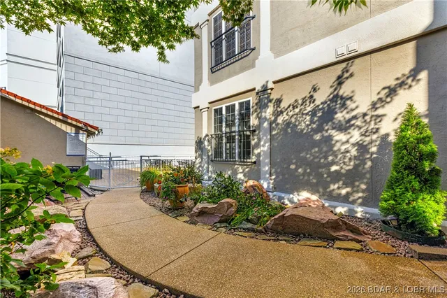 $499,900 | 144 Majestic Point, Unit 1A, Sunrise Beach, MO 65079