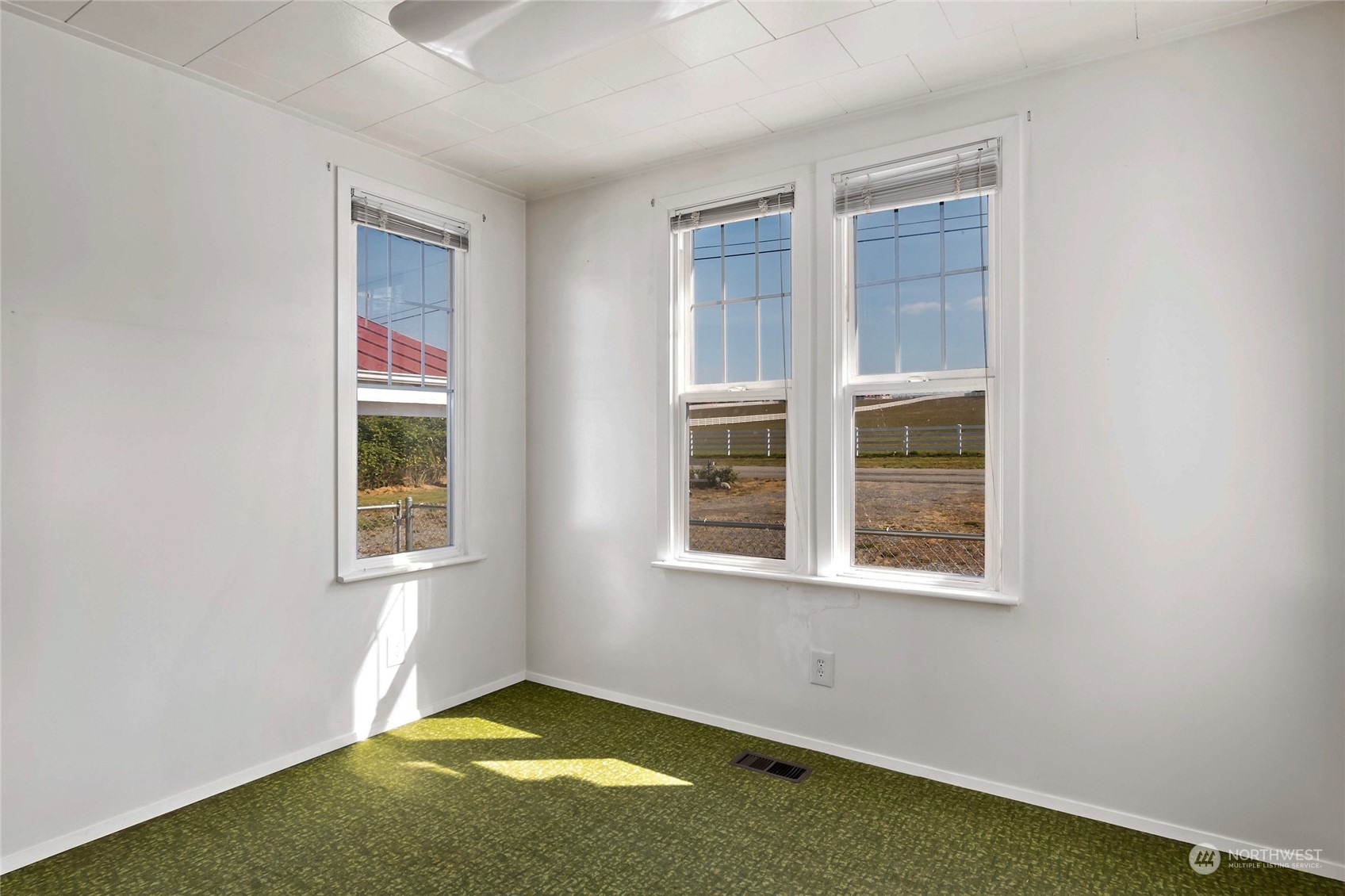 4507 Moran Road Oak Harbor, WA 98277 - Photo 17 of 40 Gallery Image 17