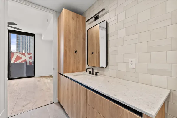 $2,525 | 84 East Avenue, Unit 2508, Austin, TX 78701