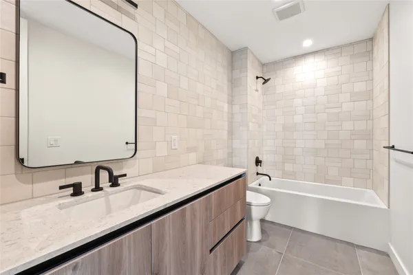 $2,525 | 84 East Avenue, Unit 2508, Austin, TX 78701