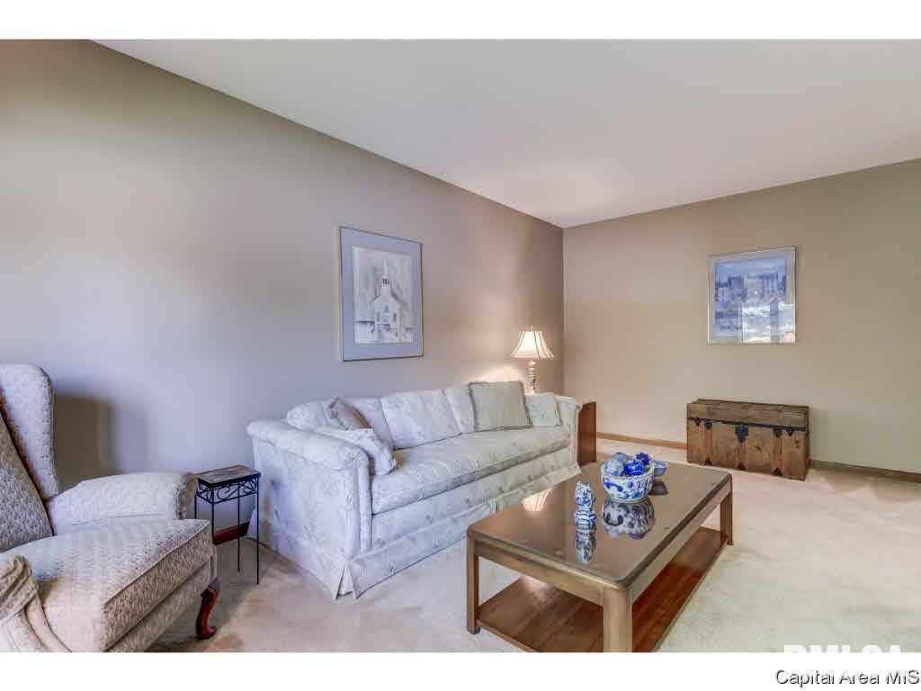 2512 Greenbriar Drive Springfield, IL 62704 - Photo 3 of 34