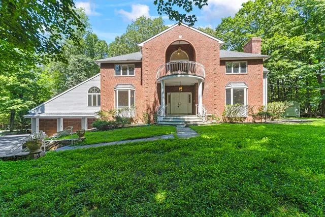 $7,800 | 501 Woodbine Road, Stamford, CT 06903