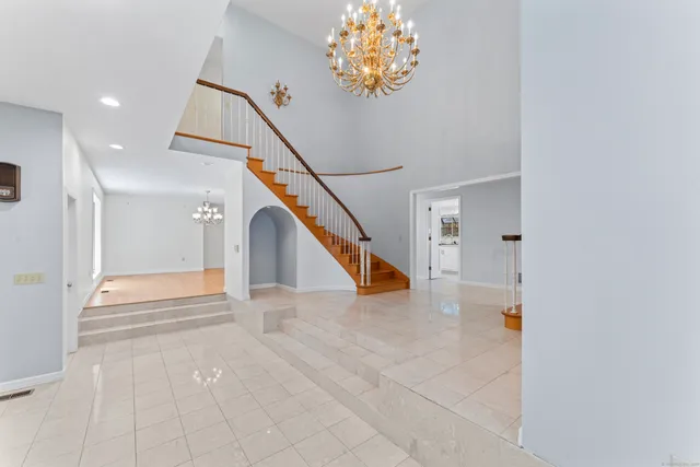 $7,800 | 501 Woodbine Road, Stamford, CT 06903