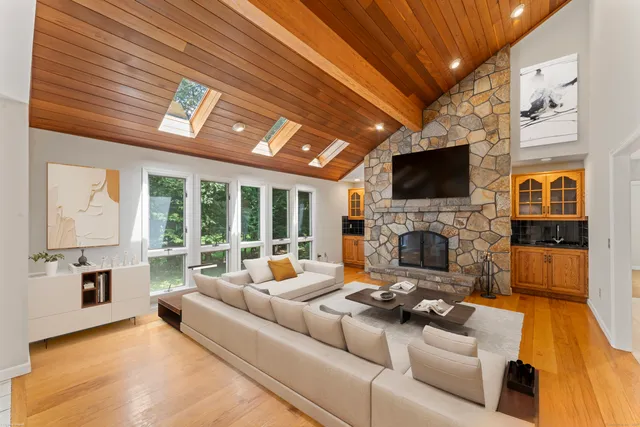 $7,800 | 501 Woodbine Road, Stamford, CT 06903