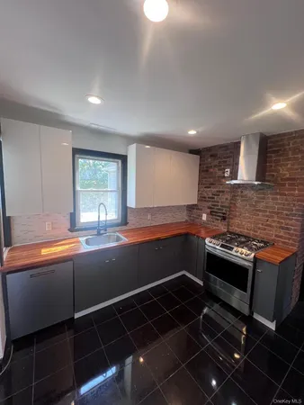 $3,150 | 3940 Hill Avenue, Unit 2 | Edenwald
