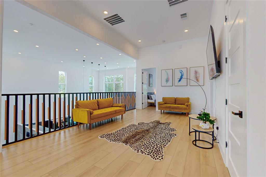 3946 North Cresthaven Road Dallas, TX 75209 - Photo 31 of 39 a living room with furniture and wooden floor