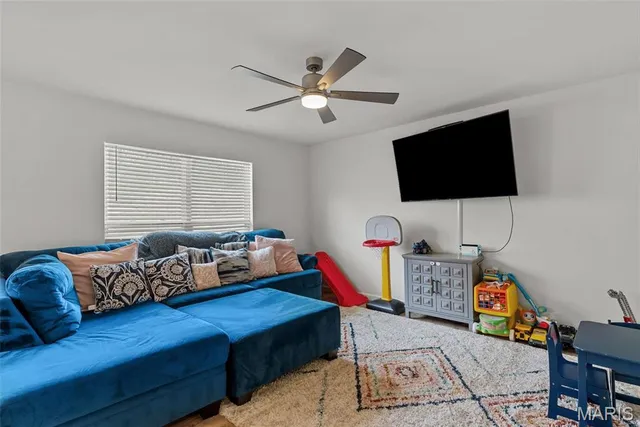 $2,500 | 757 Fox Crk Drive, Fenton, MO 63026