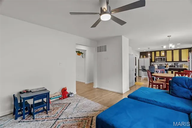 $2,500 | 757 Fox Crk Drive, Fenton, MO 63026