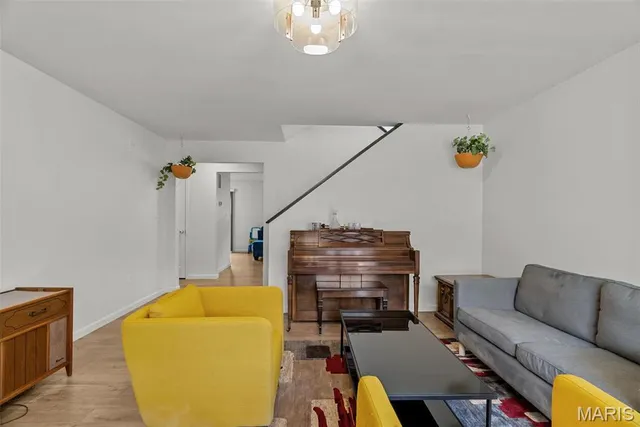 $2,500 | 757 Fox Crk Drive, Fenton, MO 63026