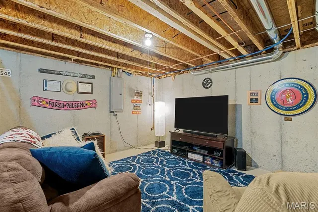 $2,500 | 757 Fox Crk Drive, Fenton, MO 63026