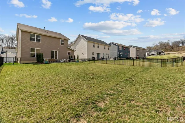 $2,500 | 757 Fox Crk Drive, Fenton, MO 63026