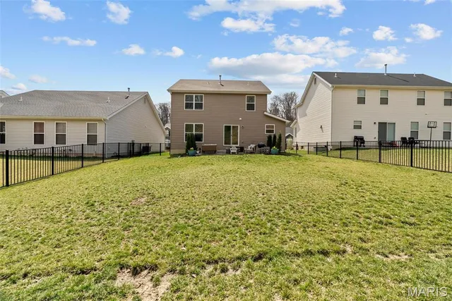 $2,500 | 757 Fox Crk Drive, Fenton, MO 63026