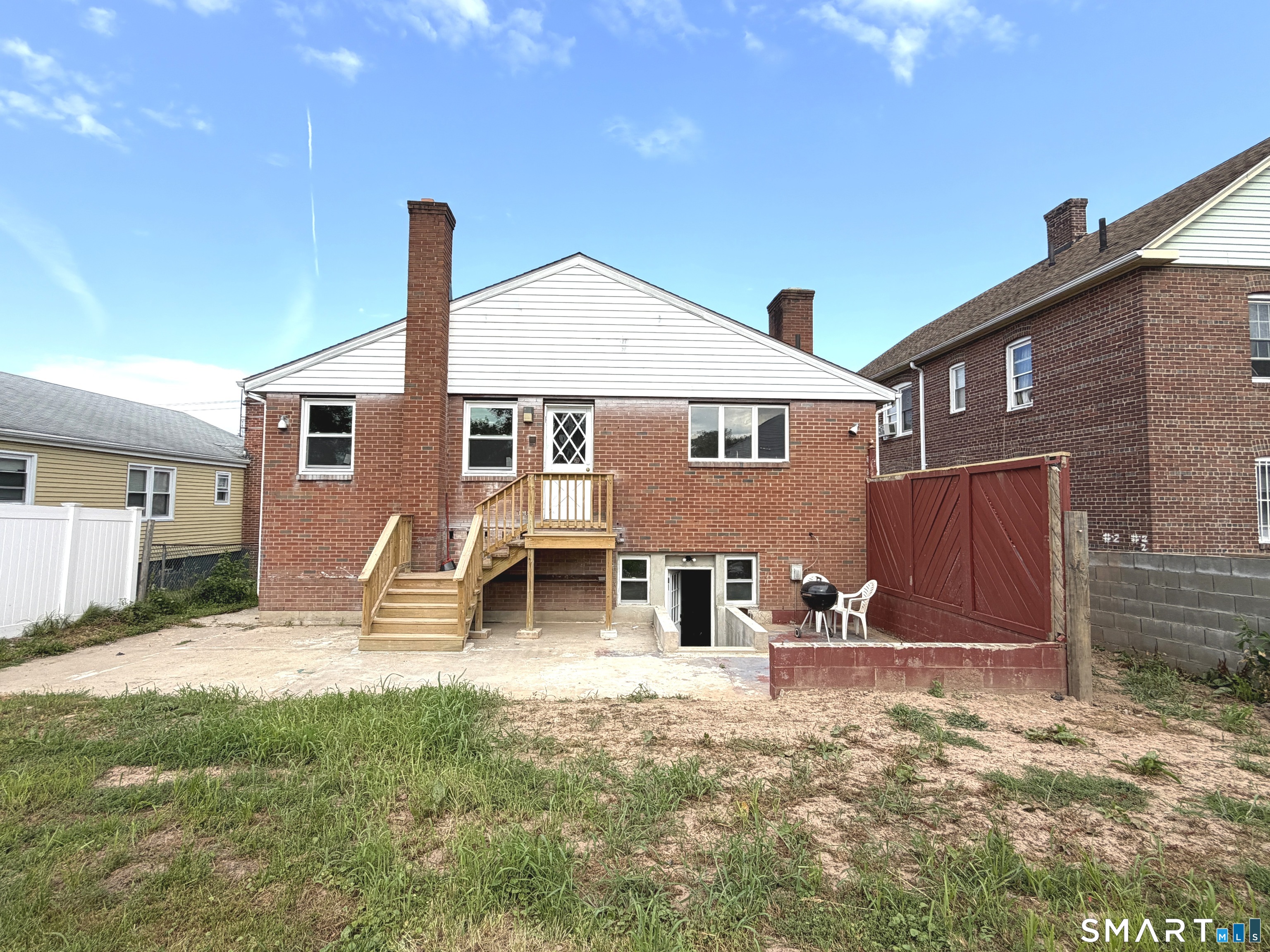 167 George Street Hartford, CT 06114 - Photo 7 of 33