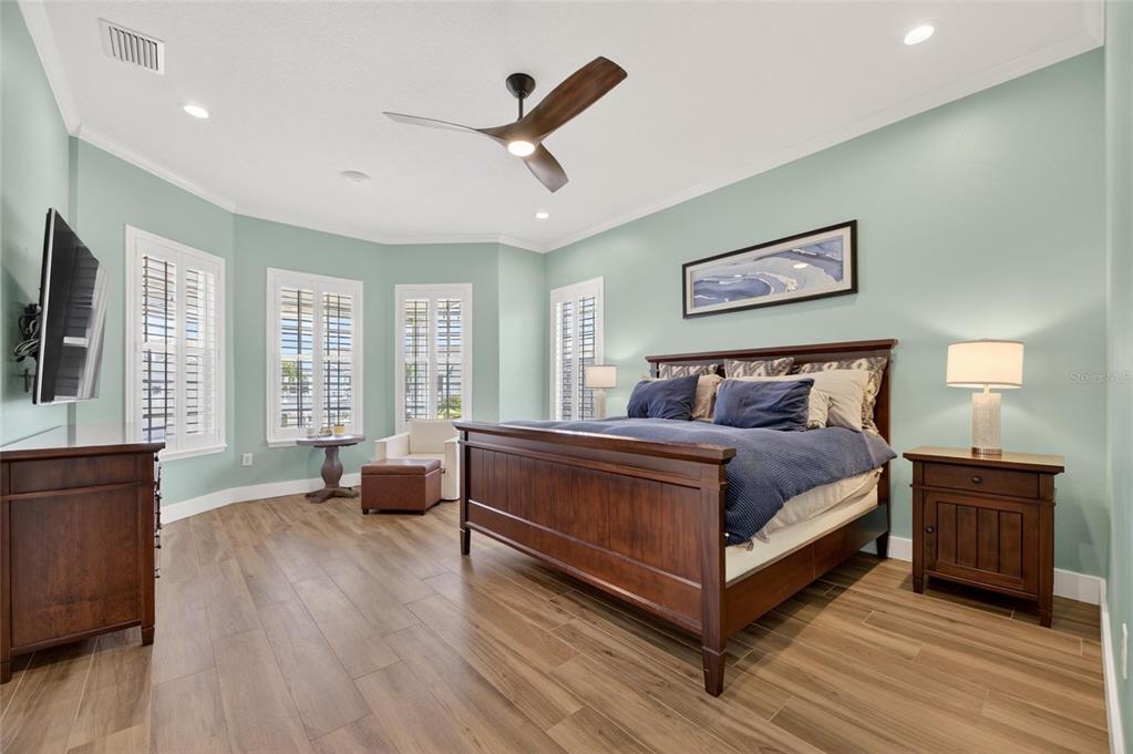 508 Islebay Drive Apollo Beach, FL 33572 - Photo 38 of 98 a bedroom with a large bed and a large window