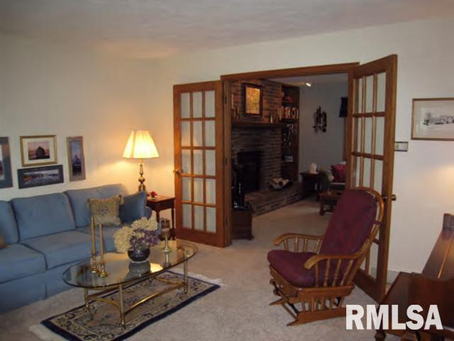 3010 Cabot Road Quincy, IL 62301 - Photo 3 of 6 Gallery Image 3