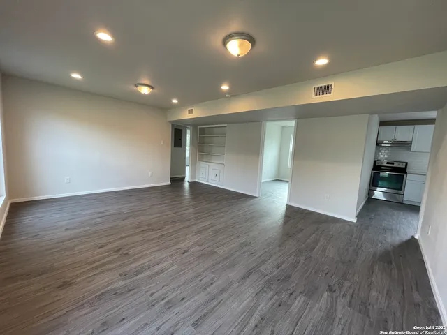 $1,495 | 130 Senisa Drive, Unit B, San Antonio, TX 78228