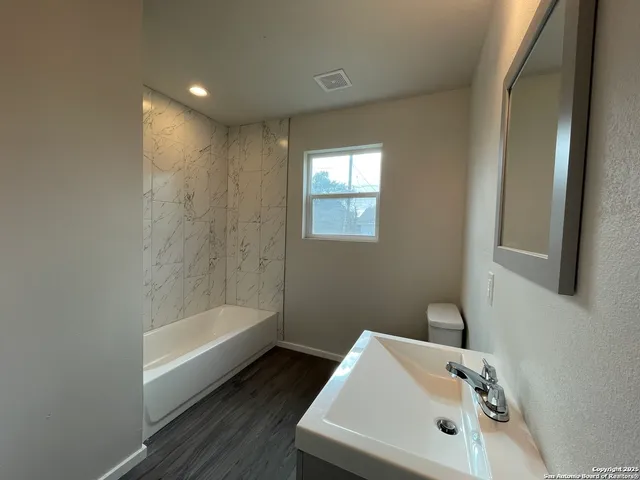 $1,495 | 130 Senisa Drive, Unit B, San Antonio, TX 78228