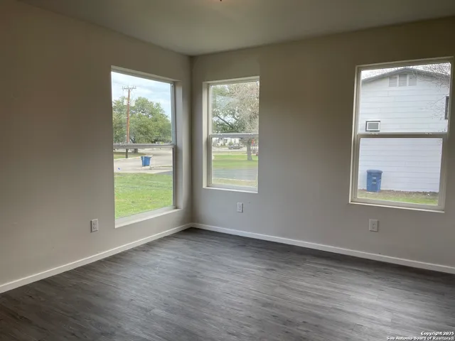 $1,495 | 130 Senisa Drive, Unit B, San Antonio, TX 78228