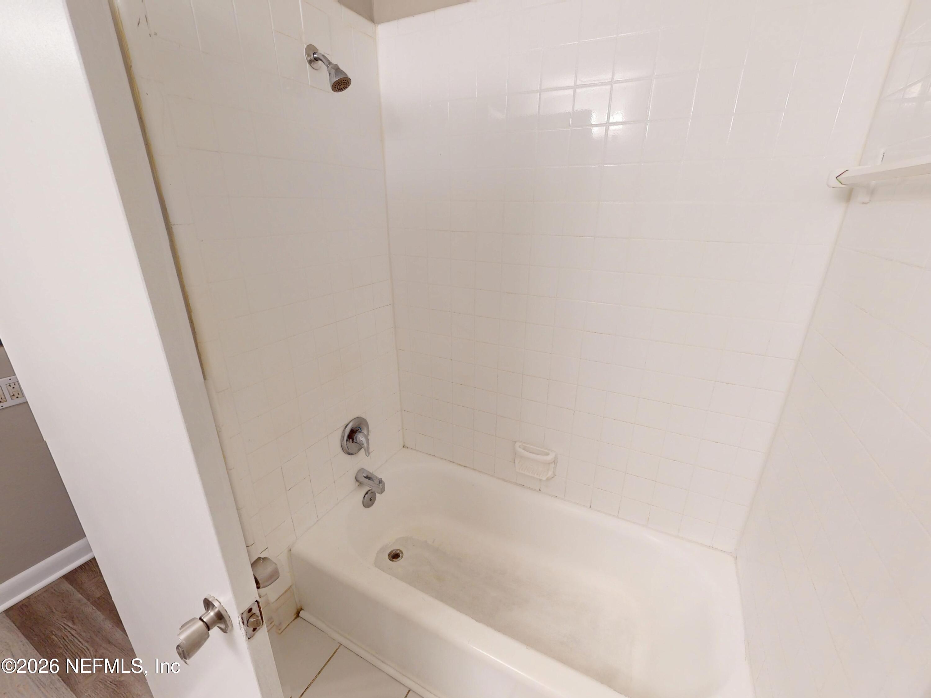 6713 Peter Rabbit Drive North Jacksonville, FL 32210 - Photo 11 of 24 a bathroom with a bathtub