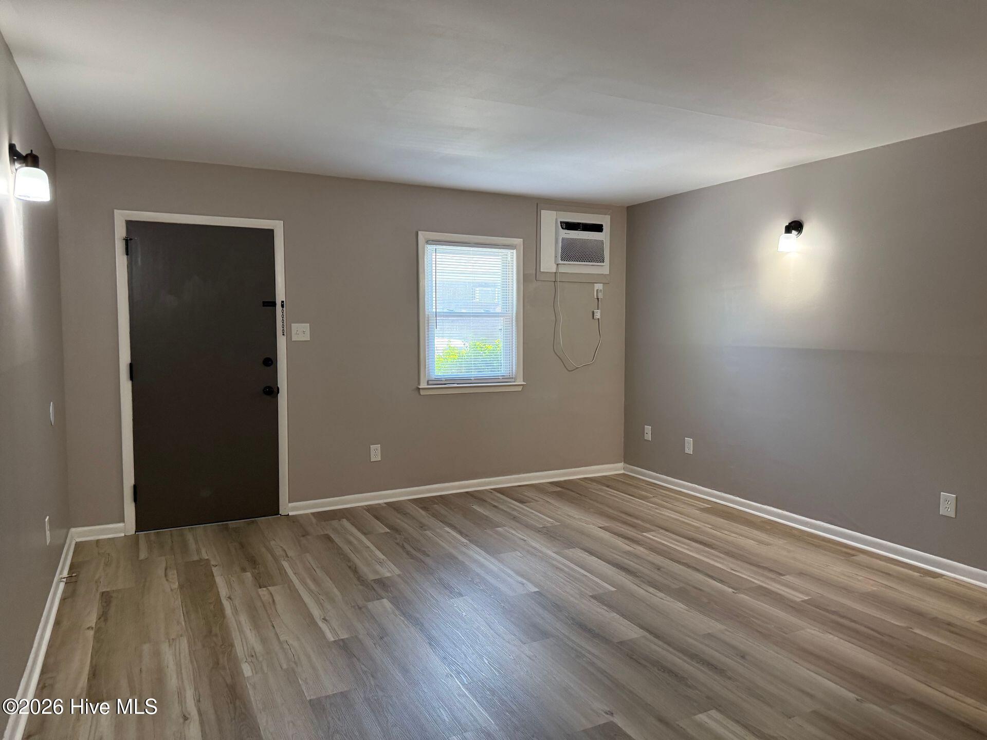 312 Roosevelt Road, Unit B Jacksonville, NC 28540 - Photo 4 of 6 living room