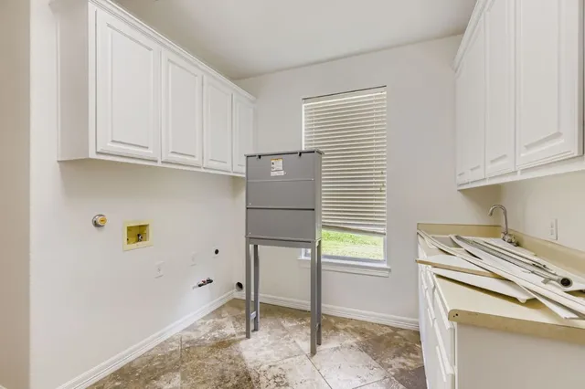 a view of an house with backyard and porch