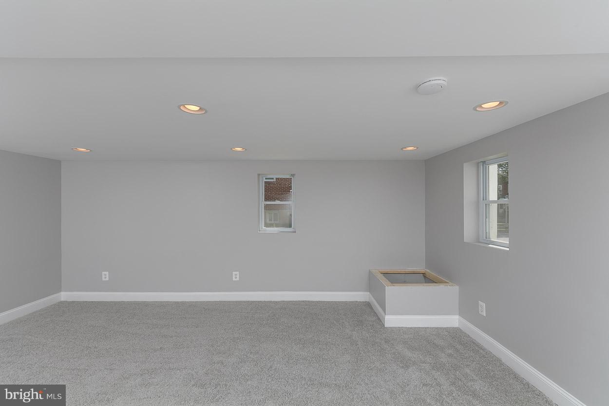 5032 West Hills Road Baltimore, MD 21229 - Photo 22 of 30 Family Room