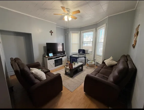 $1,950 | 82 West 27th Street, Unit 2, Bayonne, NJ 07002