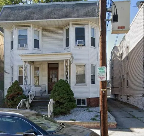 $1,950 | 82 West 27th Street, Unit 2, Bayonne, NJ 07002