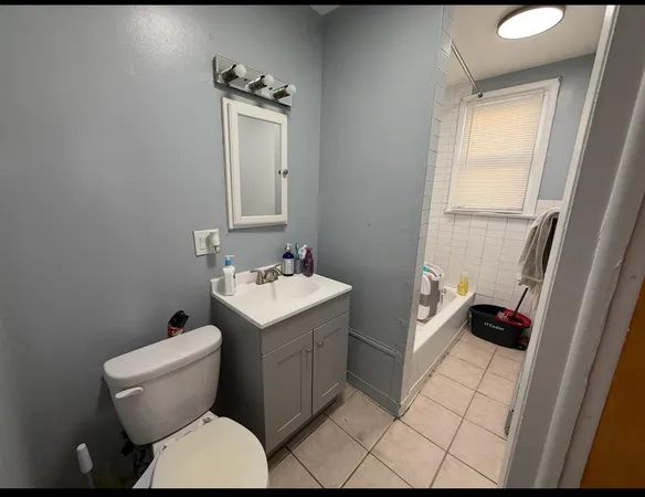 $1,950 | 82 West 27th Street, Unit 2, Bayonne, NJ 07002