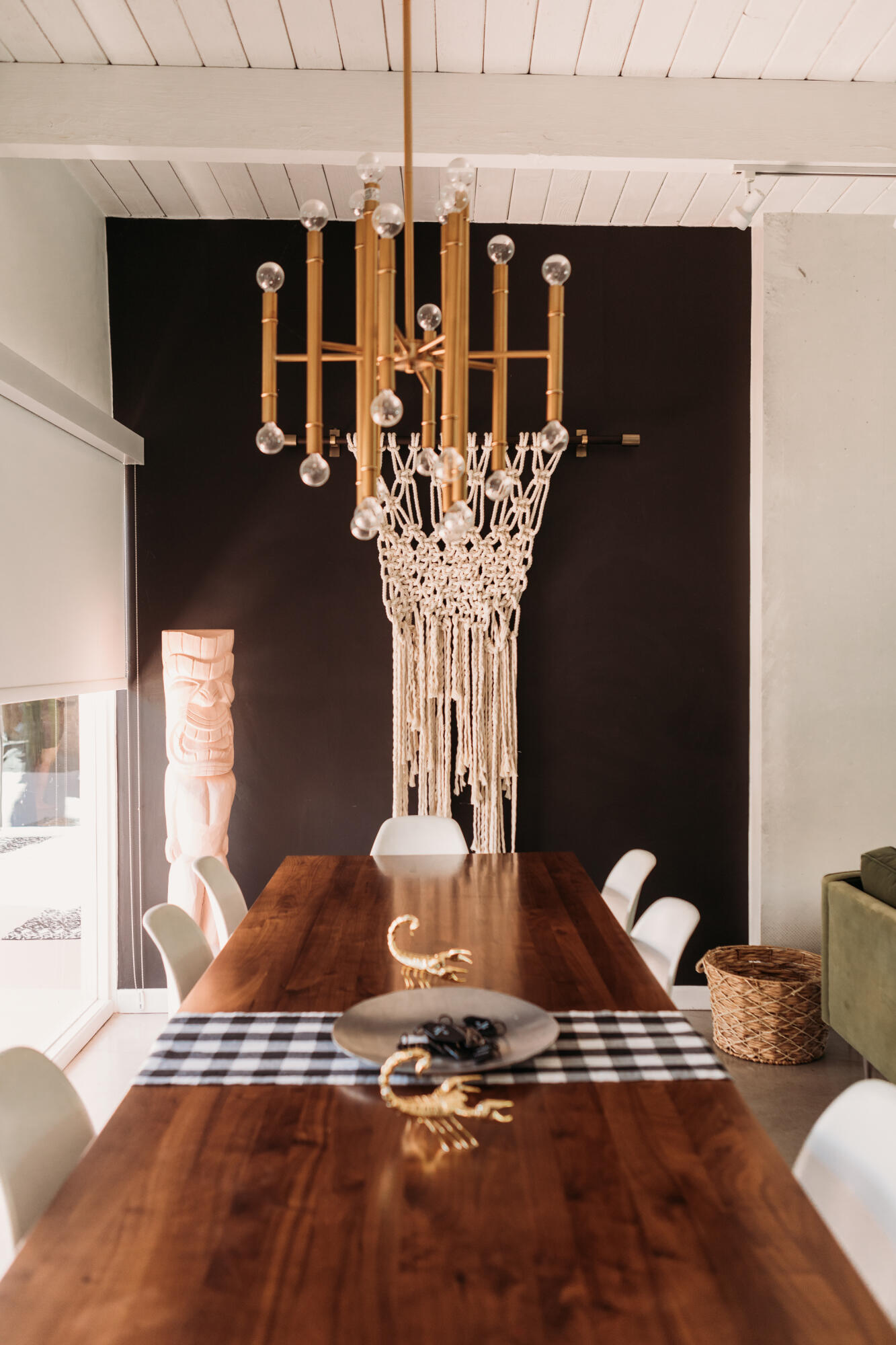 598 South Grenfall Road Palm Springs, CA 92264 - Photo 3 of 35 a vase of flowers sitting on a table