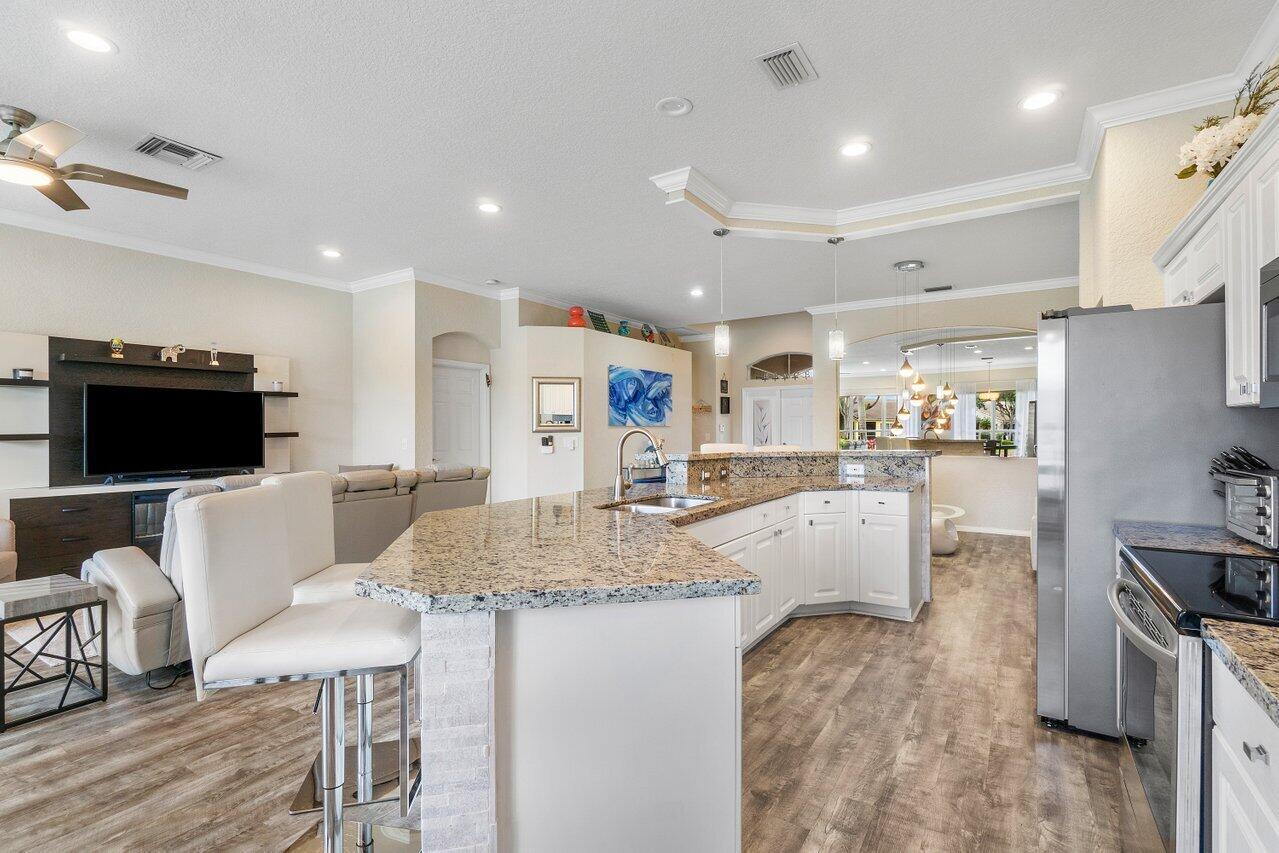 7871 Rockford Road Boynton Beach, FL 33472 - Photo 11 of 55 Kitchen/Living Room