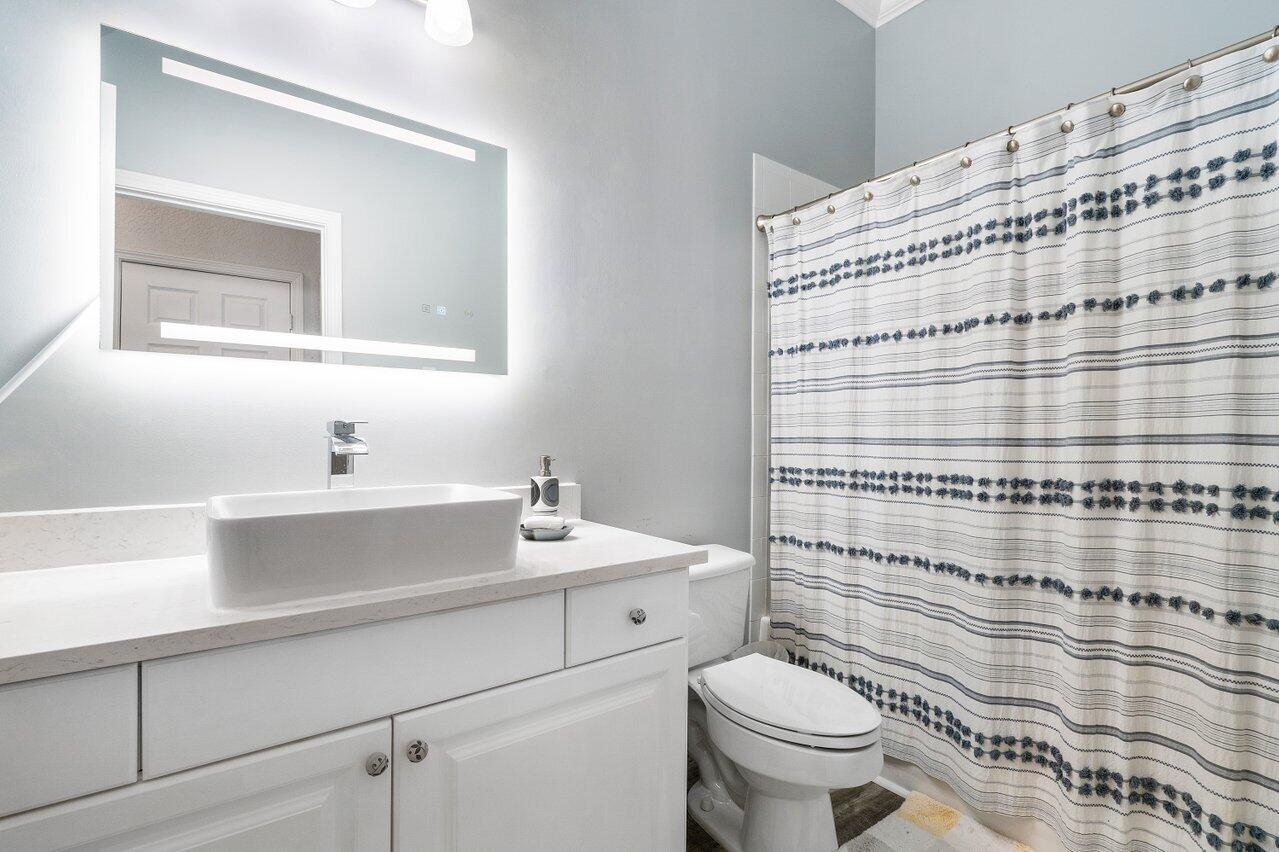 7871 Rockford Road Boynton Beach, FL 33472 - Photo 21 of 55 Guest Bathroom