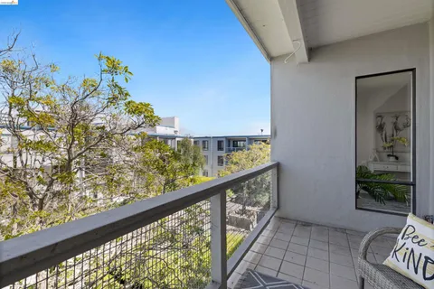 $379,000 | 4 Admiral Drive, Unit B430, Emeryville, CA 94608