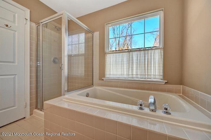 5 Raleigh Pass Colts Neck, NJ 07722 - Photo 18 of 27 master bath tub