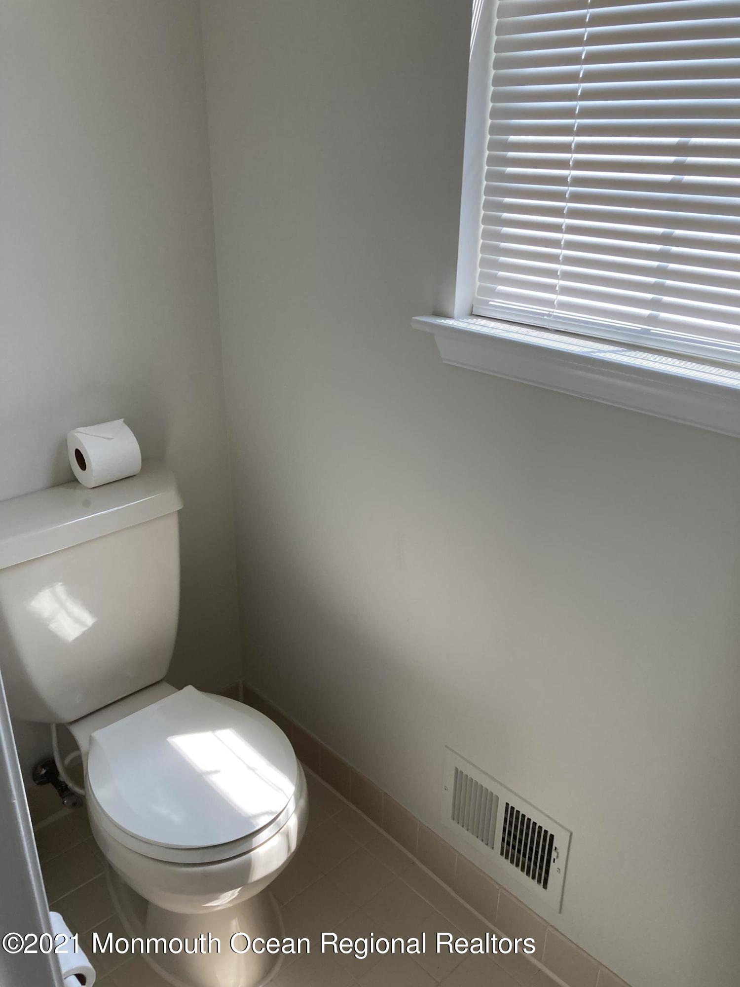 5 Raleigh Pass Colts Neck, NJ 07722 - Photo 7 of 27 half bath