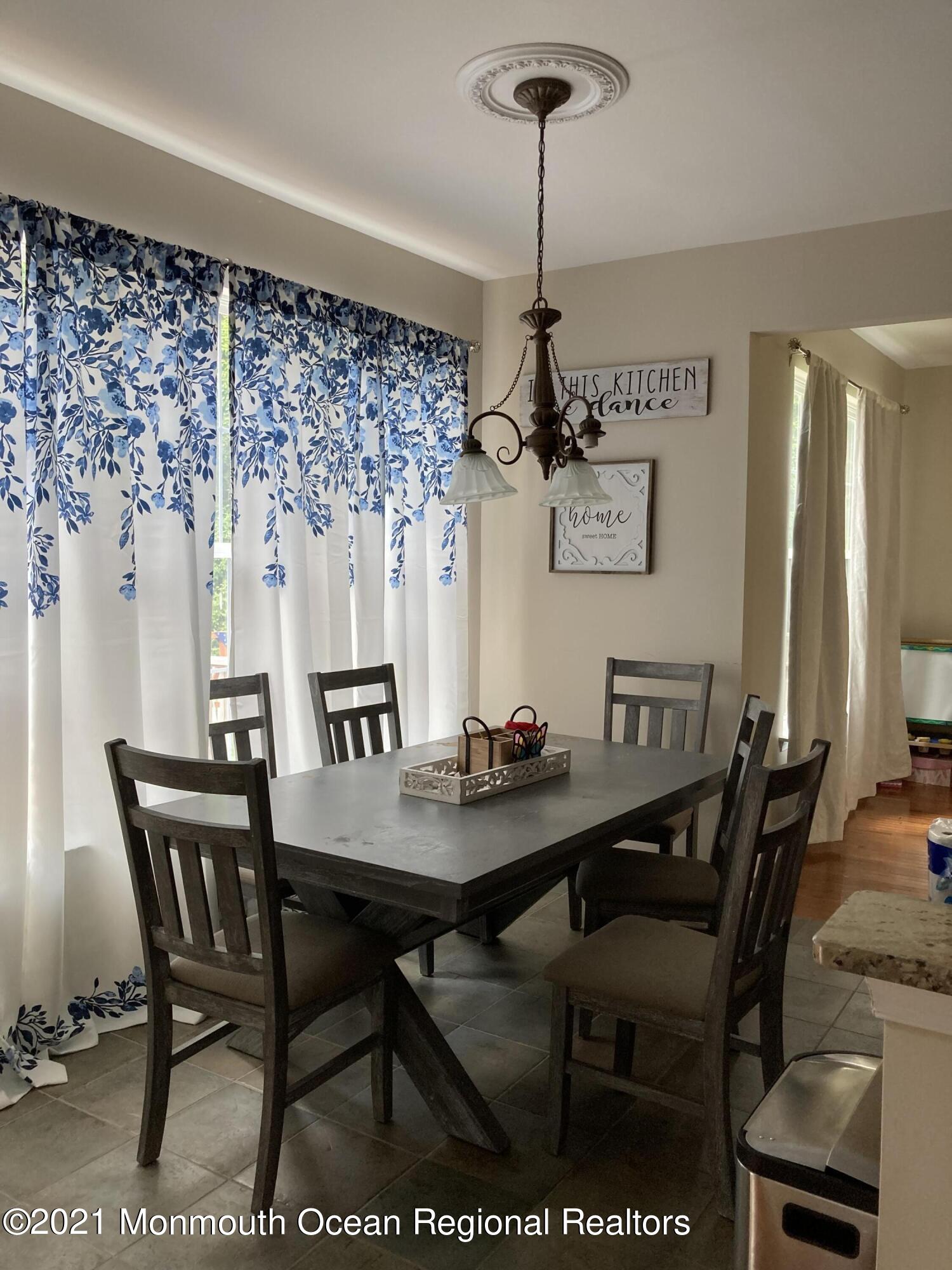5 Raleigh Pass Colts Neck, NJ 07722 - Photo 10 of 27 eat in kitchen area