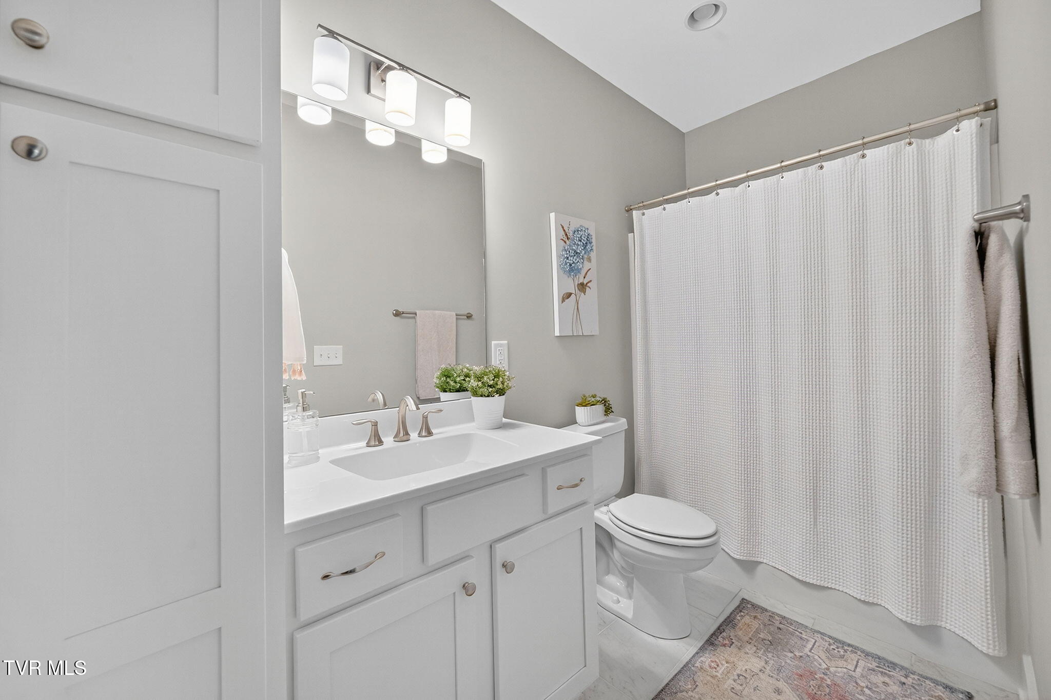 118 Gunners Way Gray, TN 37615 - Photo 4 of 33 Bathroom
