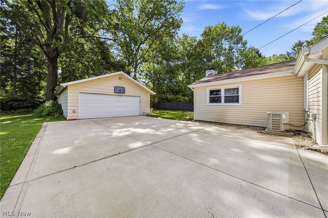 8225 Dartmoor Road Mentor, OH 44060 - Photo 5 of 32