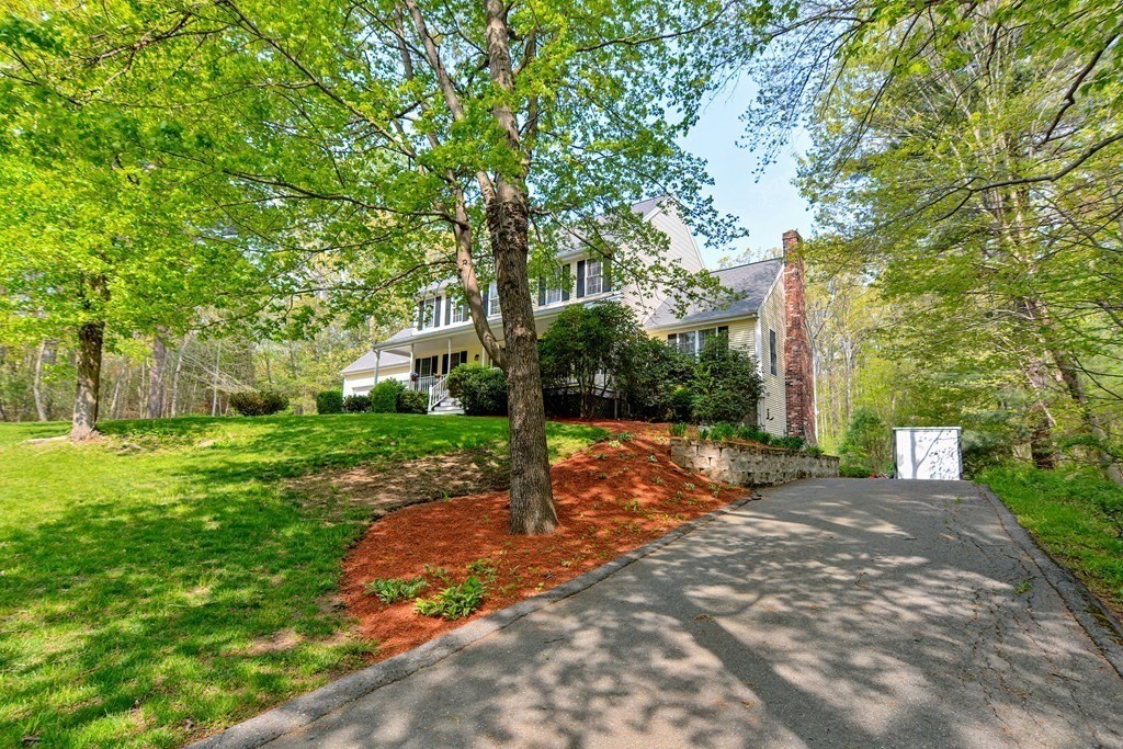 3 Leonard Road Mendon, MA 01756 - Photo 4 of 42 Gallery Image 4