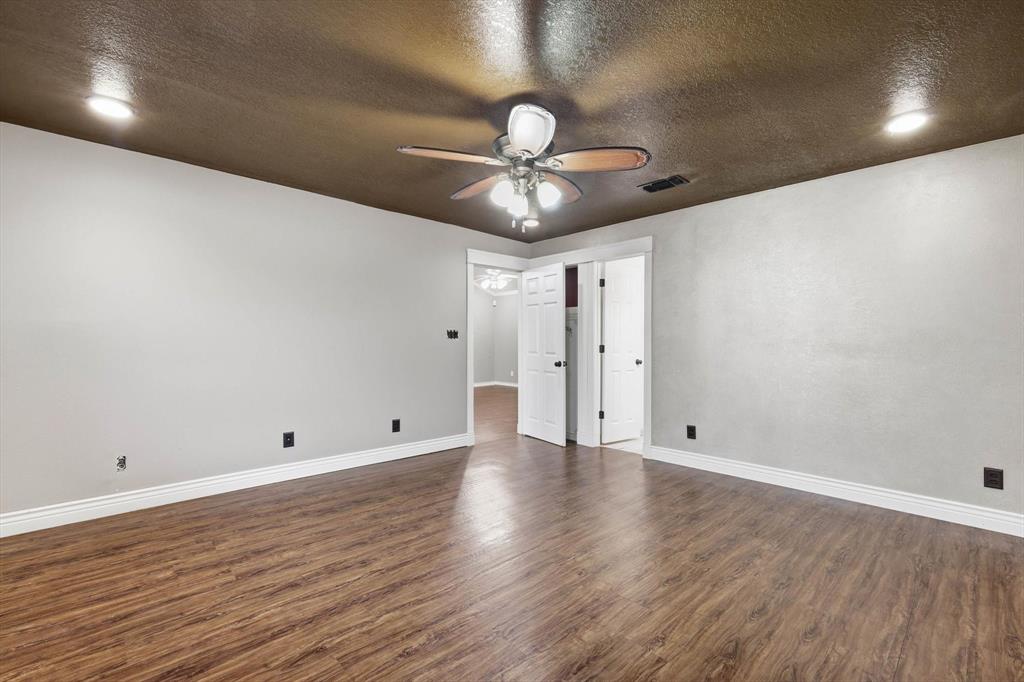 123 Valley Ranch Road Sherman, TX 75092 - Photo 14 of 40 Primary Bedroom