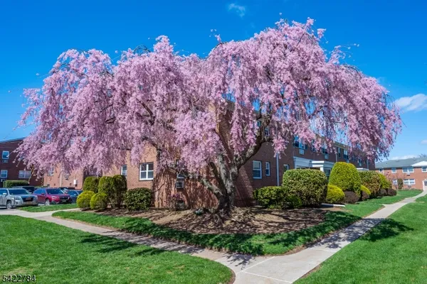 $379,900 | 25 Hinchman Avenue, Unit 1A, Wayne, NJ 07470